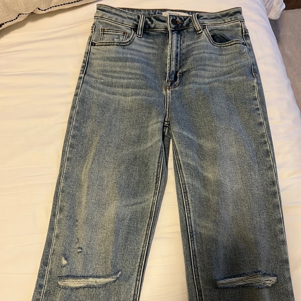 Hidden Straight Leg Jeans. Size 27.